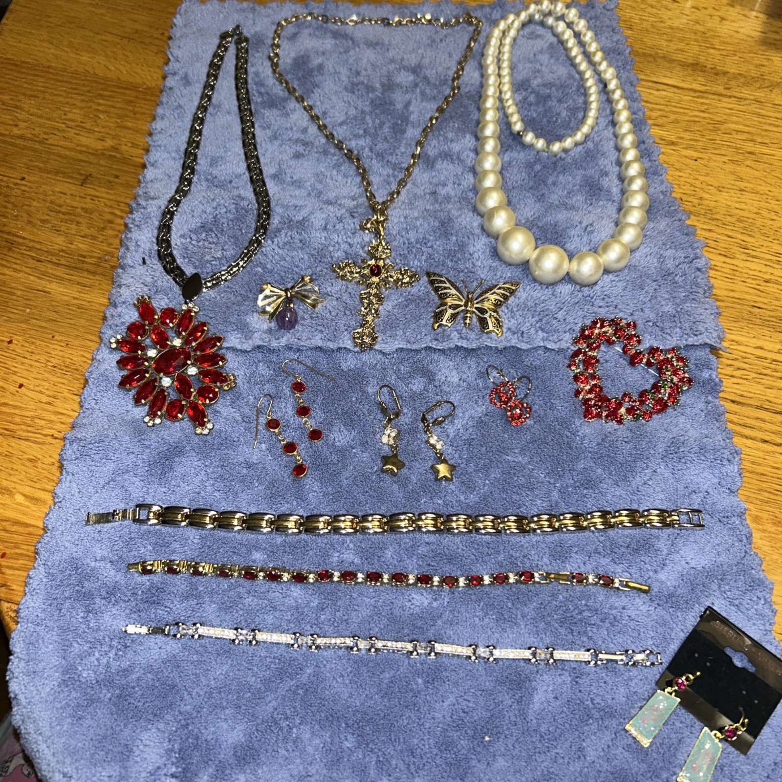 Lot 15 Pieces Modern to Vintage Fashion Jewelry in New Condition