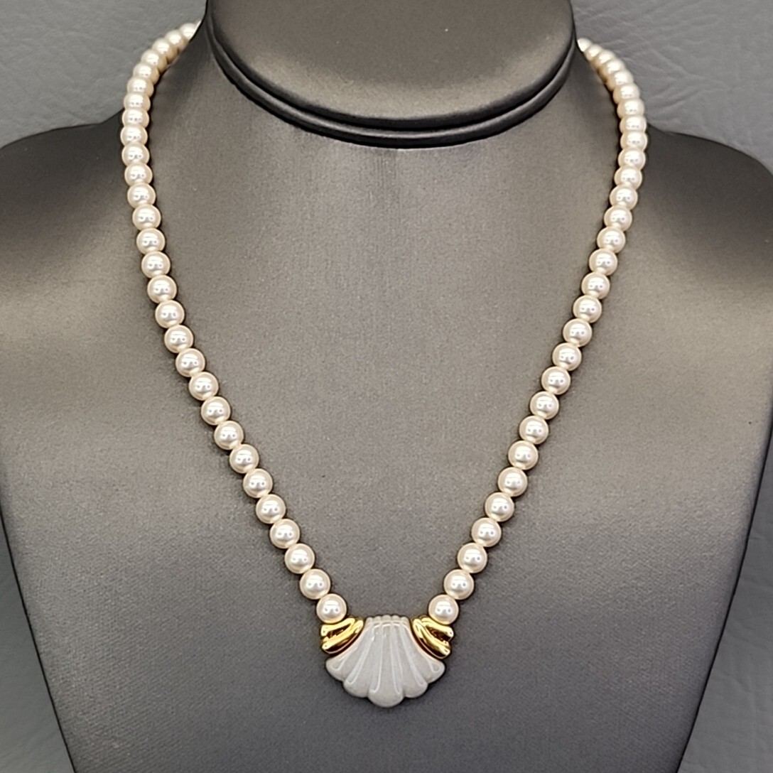 Vintage Napier Beaded Necklace White Faux Pearl Acrylic Shell Pendant 18″ NOS