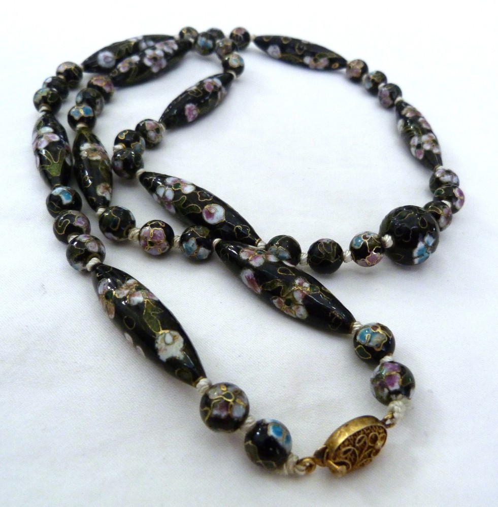 29 1/2″ LONG VINTAGE CHINESE BLACK PINK BLUE CLOISONNE ENAMEL HAND KNOT NECKLACE