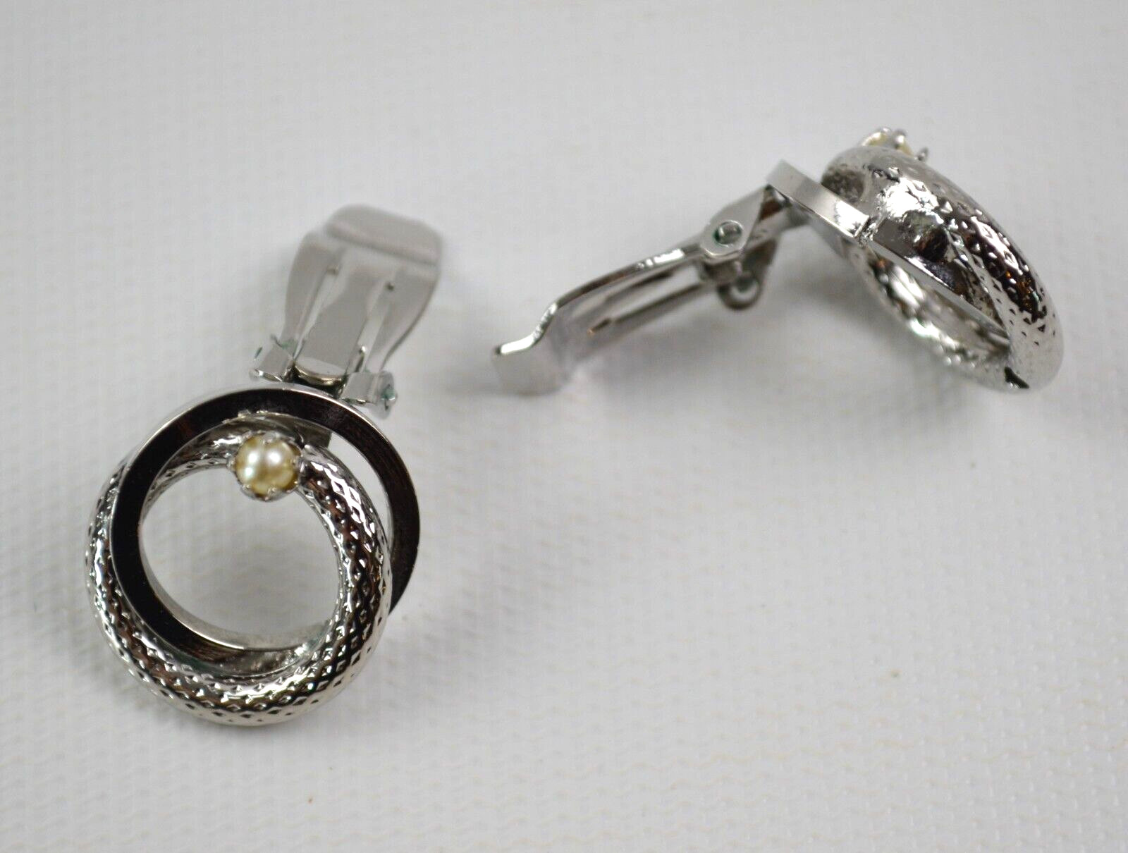 Vintage Silver Tone Clip On Earrings 2 Circles with Faux Pearl About 1″ Across