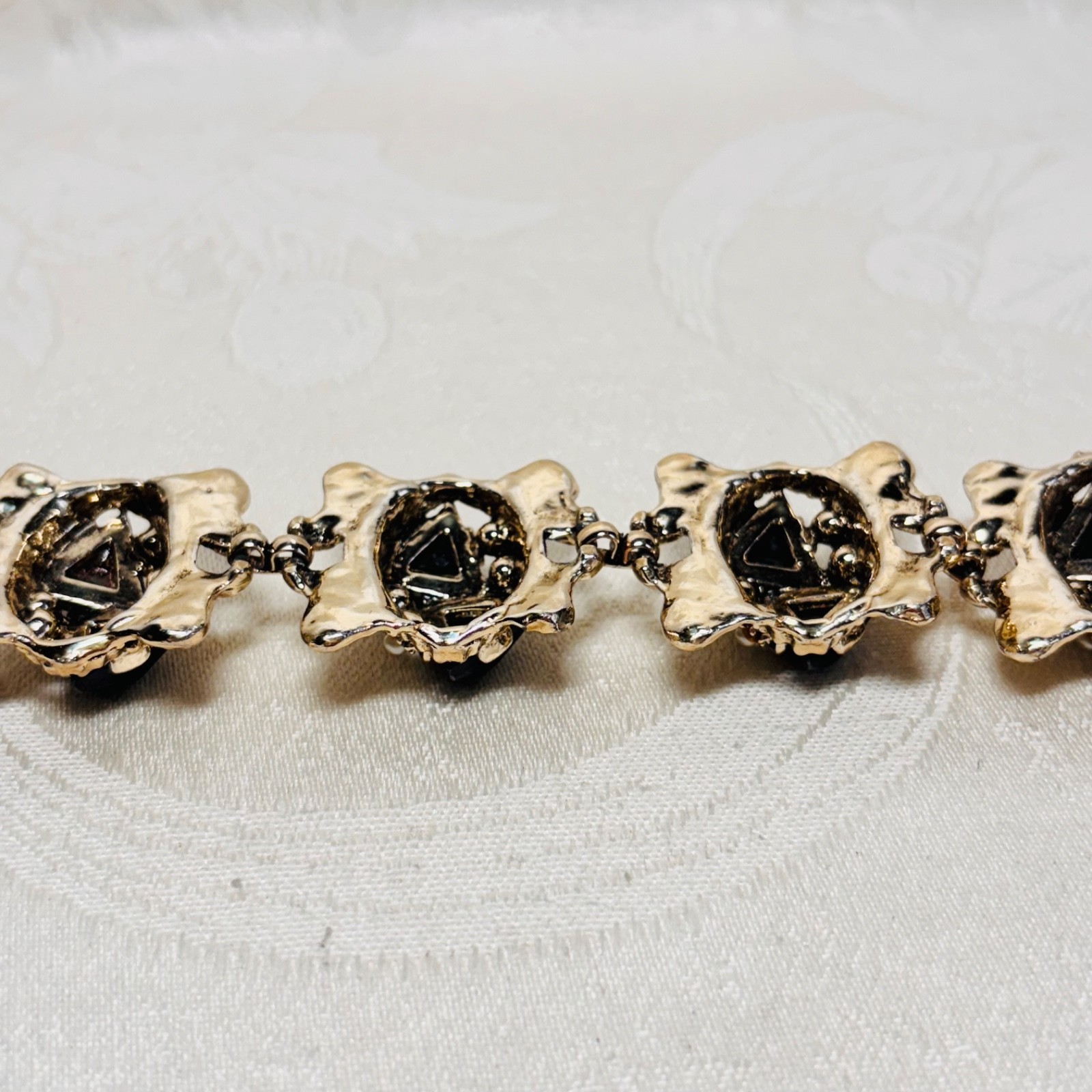 BRACELET black faux gem faux pearl silvertone metal link fold over clasp vintage