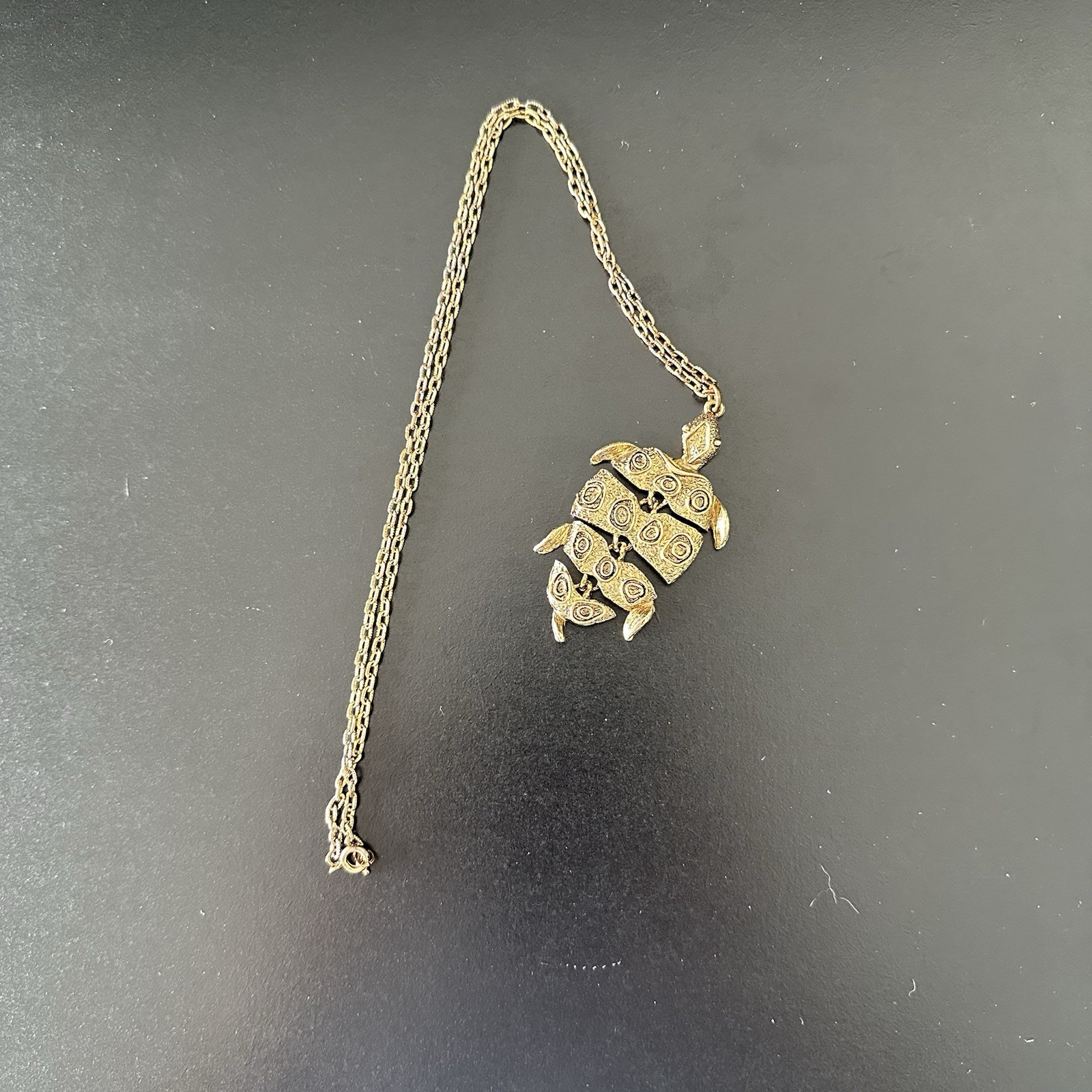 Vintage Gold Tone Articulated 2.75″ Turtle 24″ Chain Necklace UNSigned