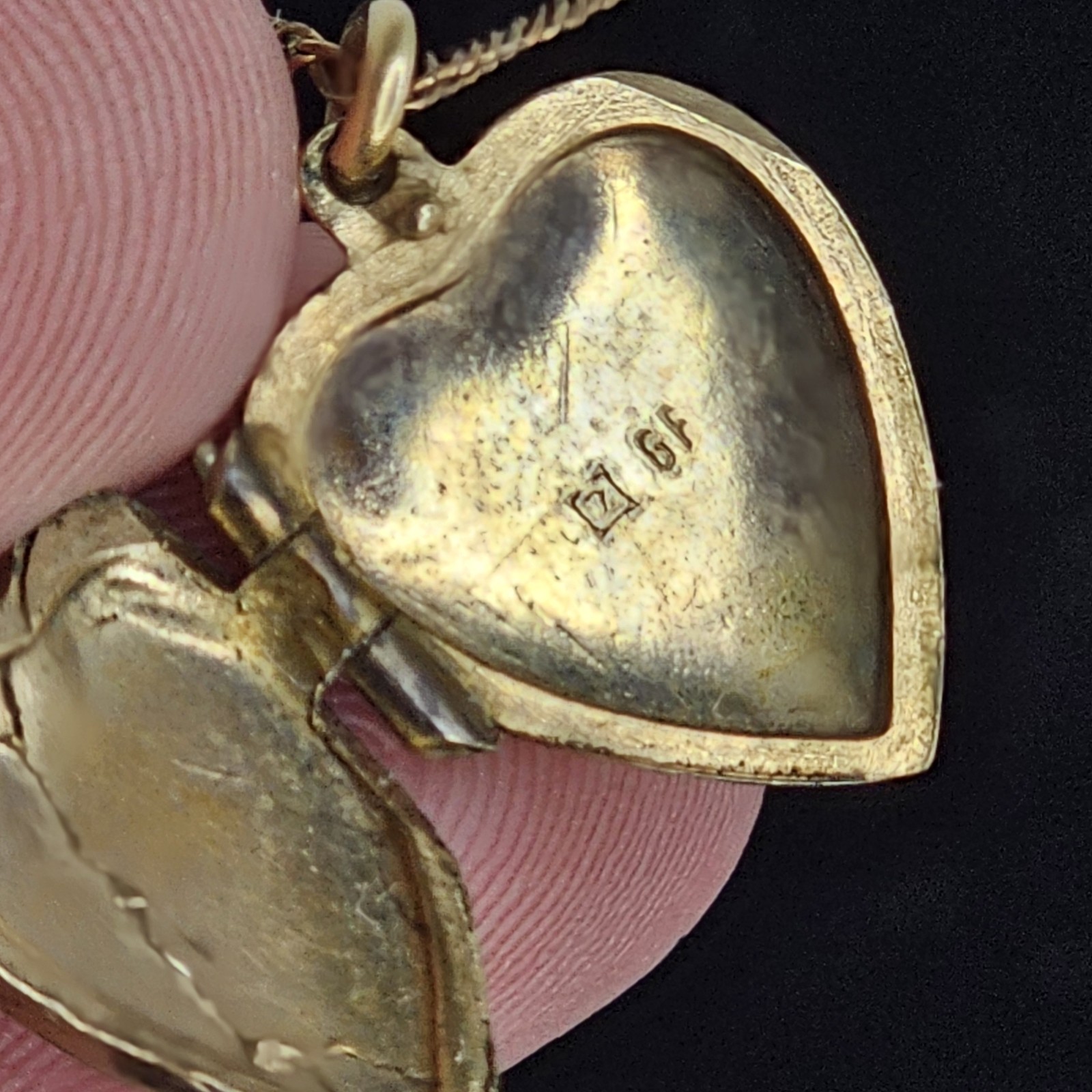 Vintage Gold Filled Heart Locket Etched Floral Pendant 16” Gold Plated Necklace
