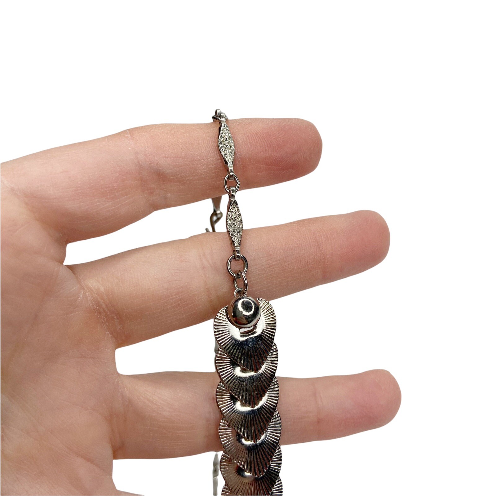 Vintage Silver Tone Articulated Linked Planchette Chain Necklace Ribbed Textured