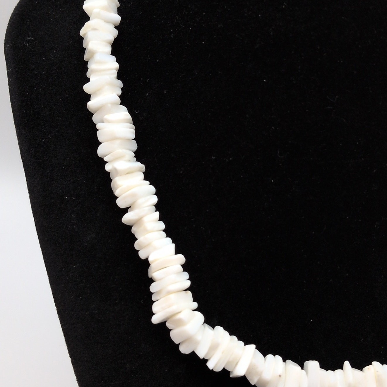 Vintage Classic White Chip Shell Necklace Beachy Surfer Unisex 90s Y2K 16.5in