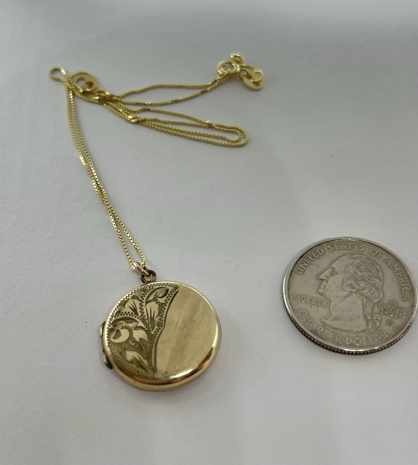 Art Deco Rolled Gold Heart Round Locket Engraved Leaf Fronds Design Pendant