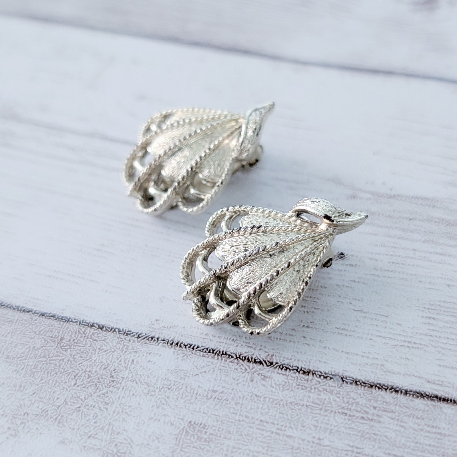 Vintage Clip On Earrings Very Light Gold Tone Stylish