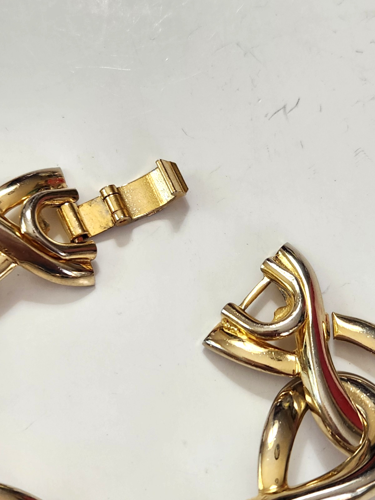 Vintage Goldtone Bracelet Large Infinity Link Fashion Business Casual Retro