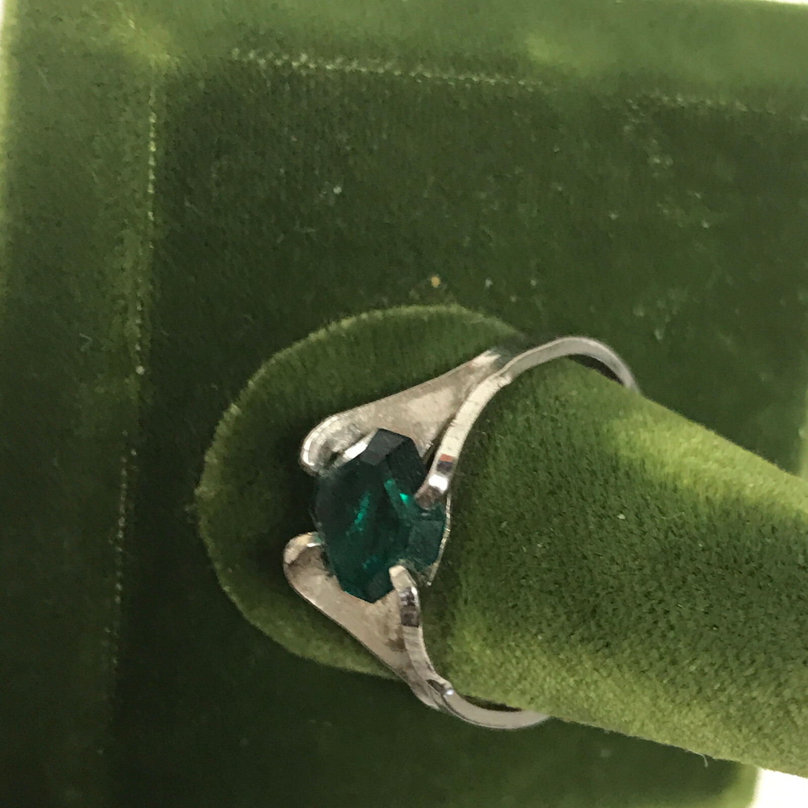 Vintage Simulated Emerald Stamped 18k HGE Ring Size 3 May Birth Stone Green