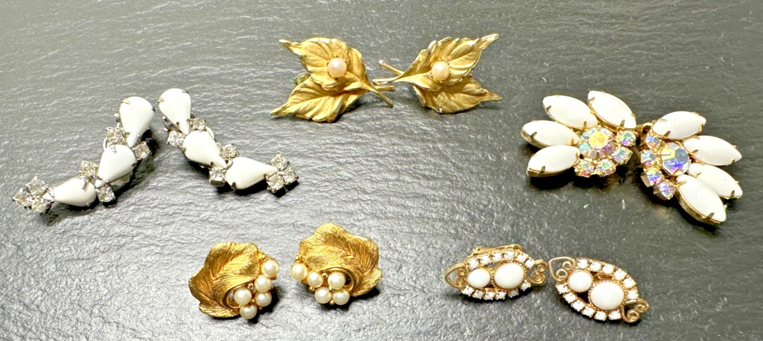 FIVE PAIR OF VINTAGE CLIP EARRINGS, DIFFERENT STYLES N12