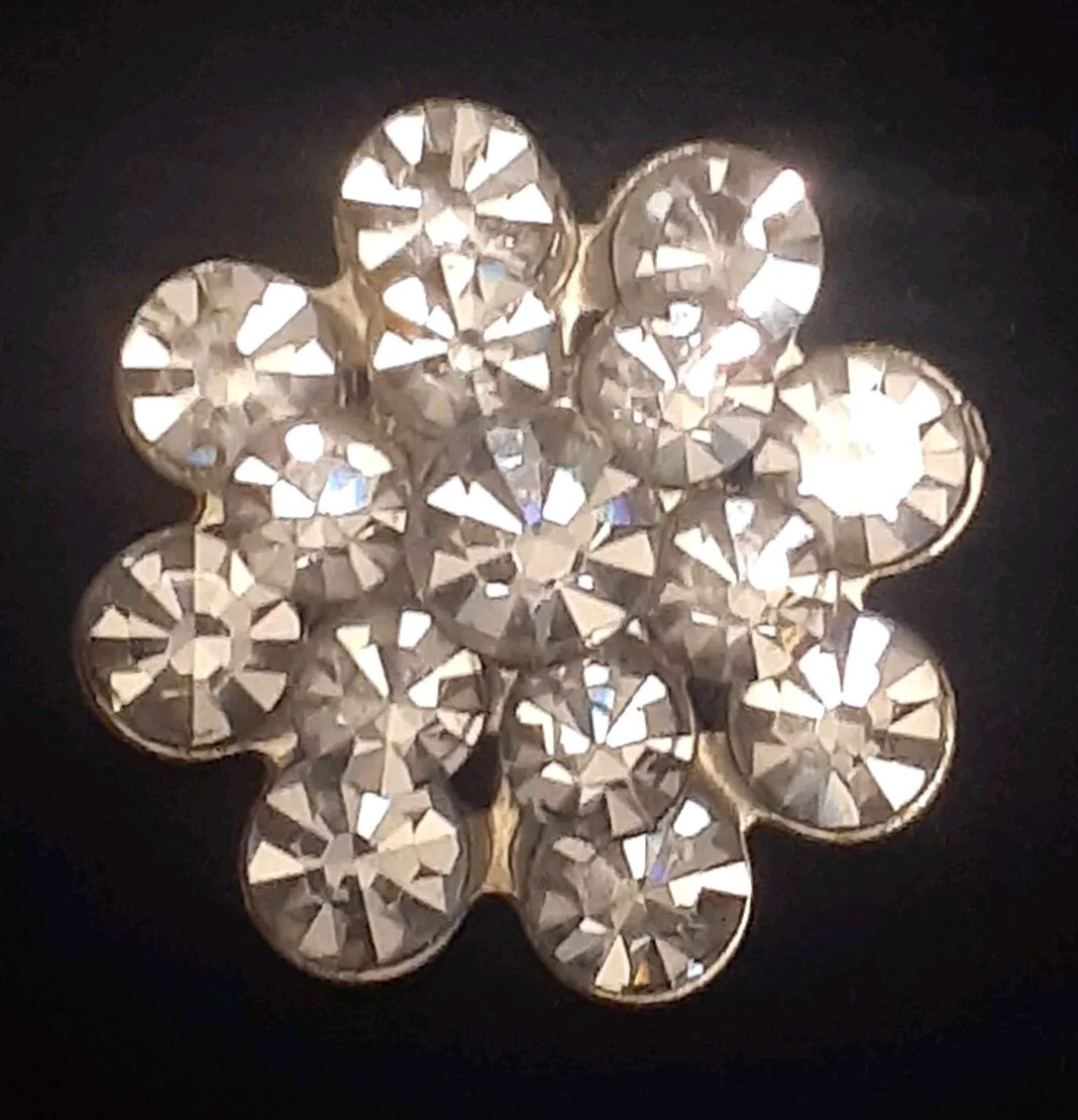 Vintage fauceted rhinestone cluster round Silvertone brooch/pin