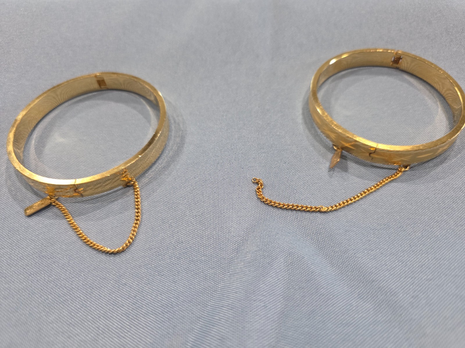 Set of 2 Vintage Roget Etched Brushed Gold Tone Hinge Bangle Bracelet W Germany