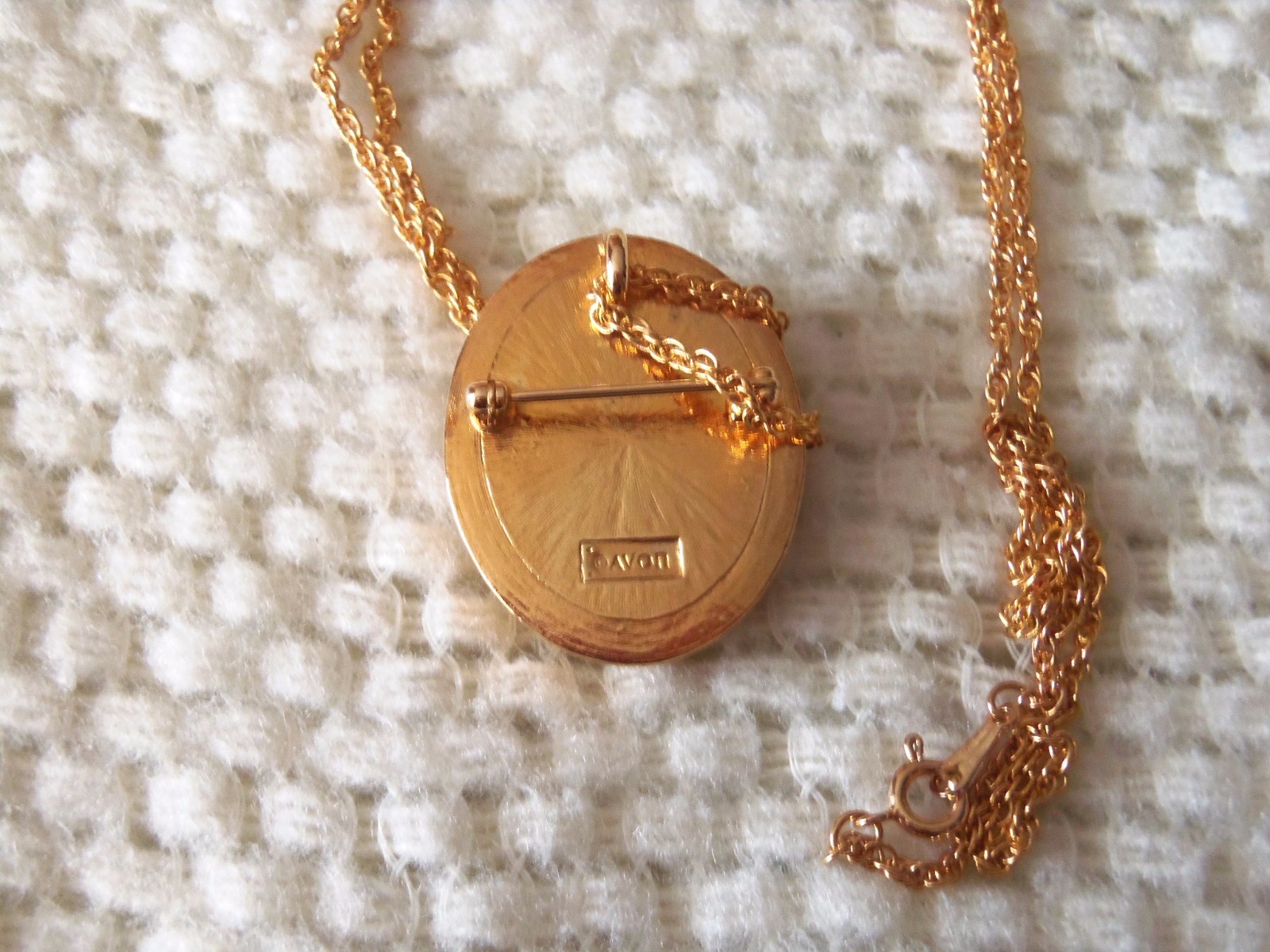 NEW Vintage 1984 AVON White in Black Cameo Pin / Pendant Chain Necklace 23.5”