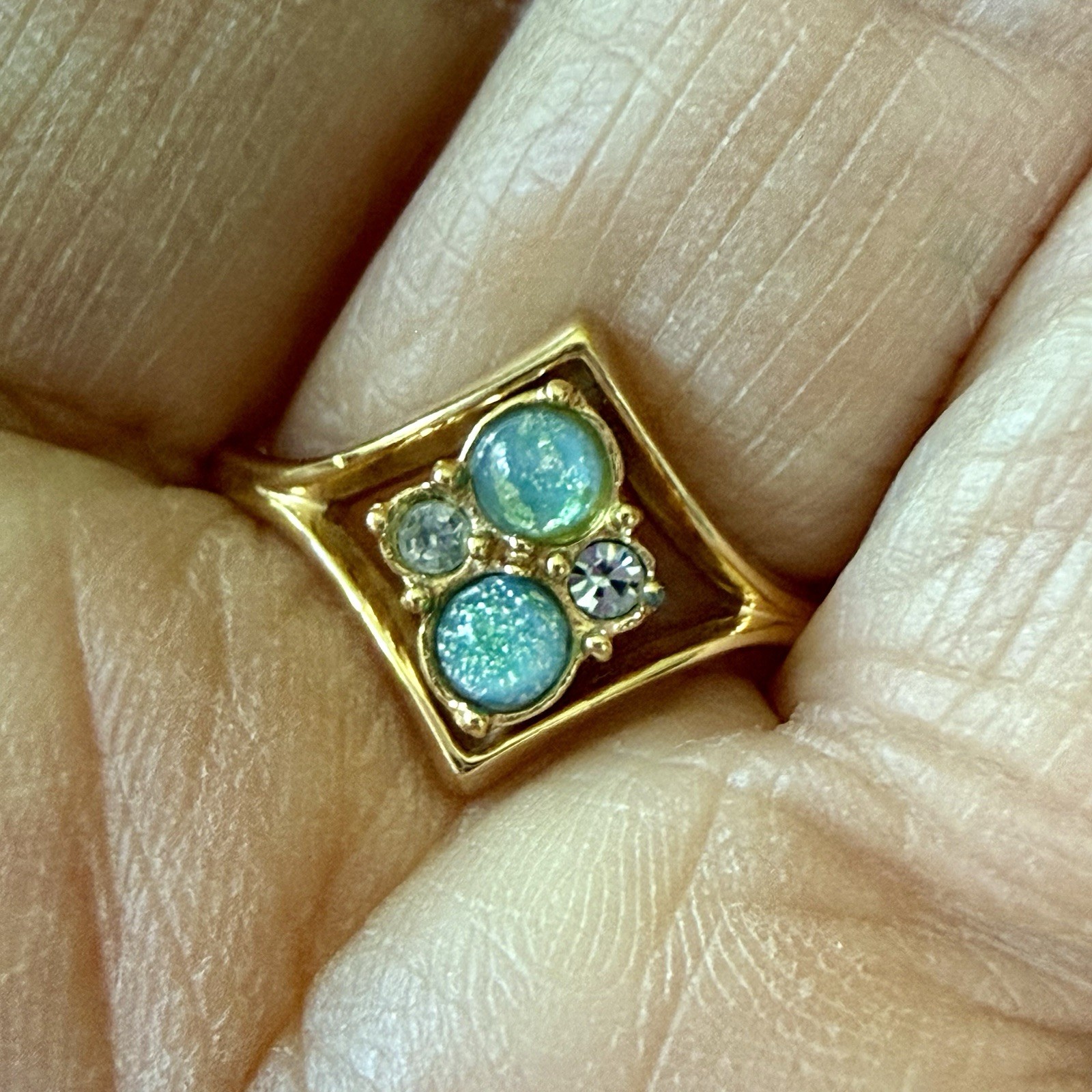 Vtg Avon Gold Tone 80’s Glowing Cabochon Sparkle Statement Ring LG Size 8.75 B