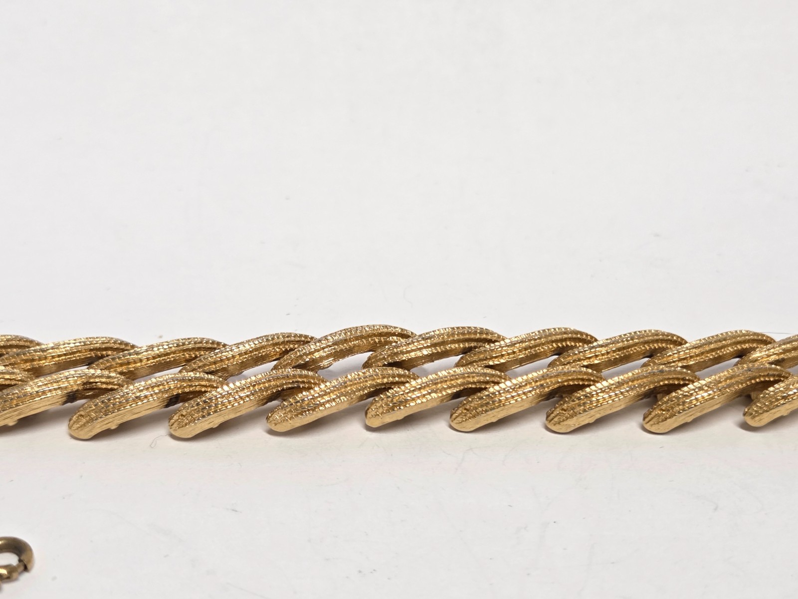 Vtg MONET Textured Wavy Double Row Bracelet 1/2″ w Gold Tone Safety Chain 7.25″