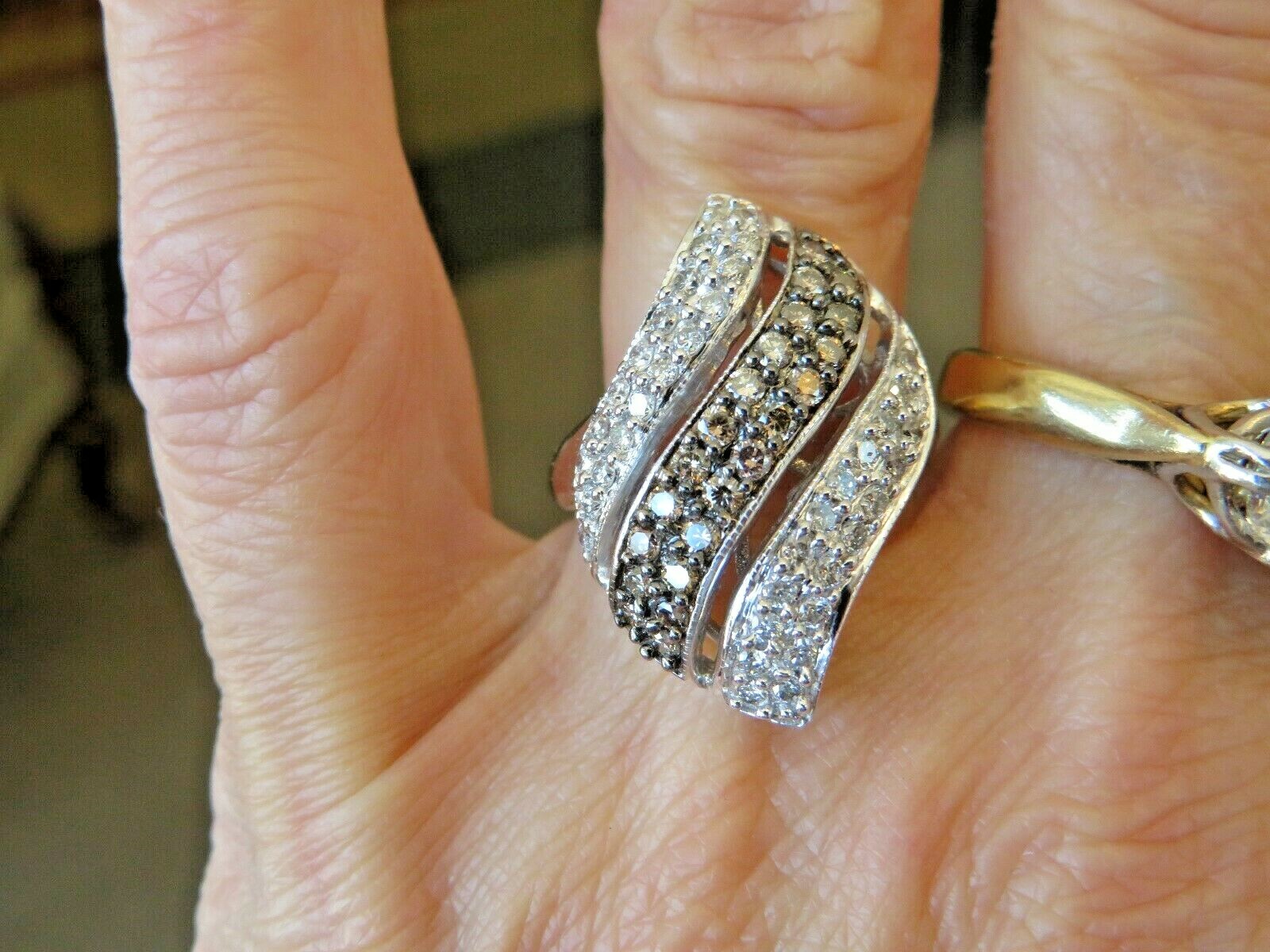 10K WHITE GOLD CHAMPAGNE & WHITE DIAMOND SWIRL RING 1.00 CT DIAMONDS 25 X 15 MM