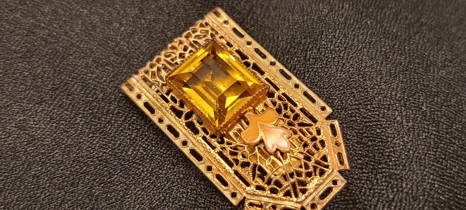 Art Deco Gold Filigree Honey Amber Glass & Enameled Fur Dress Coat Clip