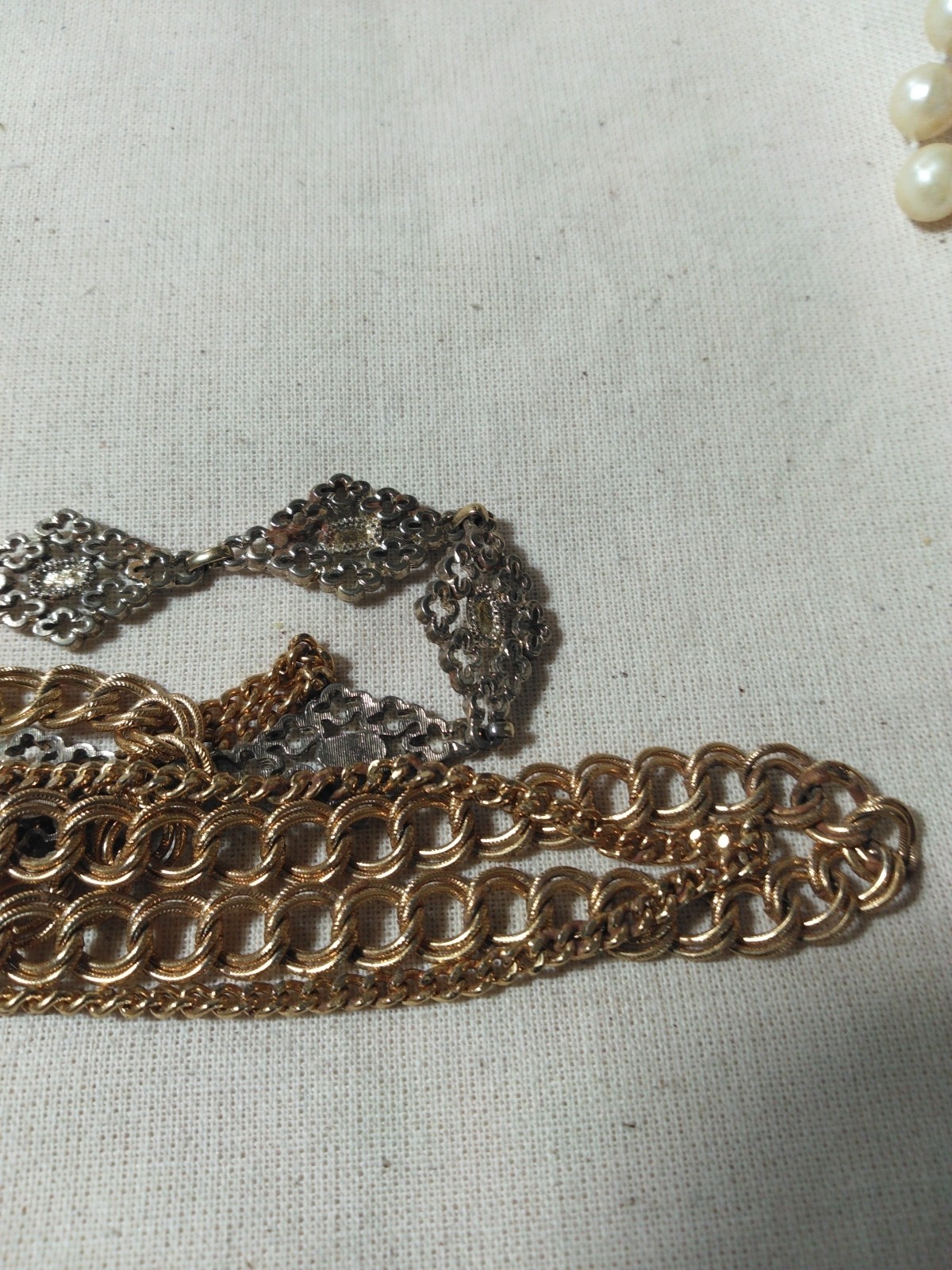 MONET VTG 5 Strand 18″ Different Chains, Cascade Gold Tone Necklace, pre-owned.