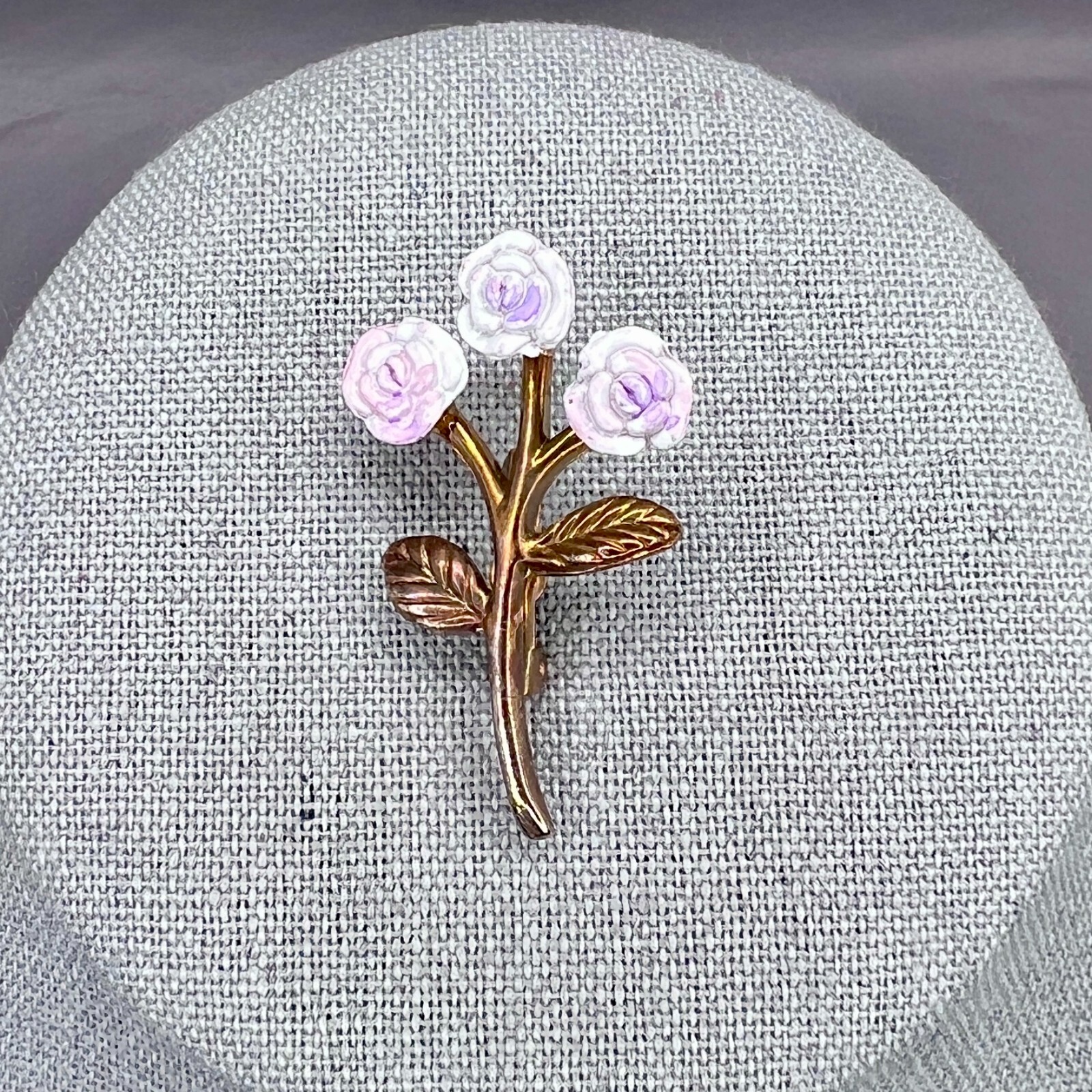 Vintage Roses On Stem Floral 1.5″ Brooch Gold Tone Light Purple Pink White