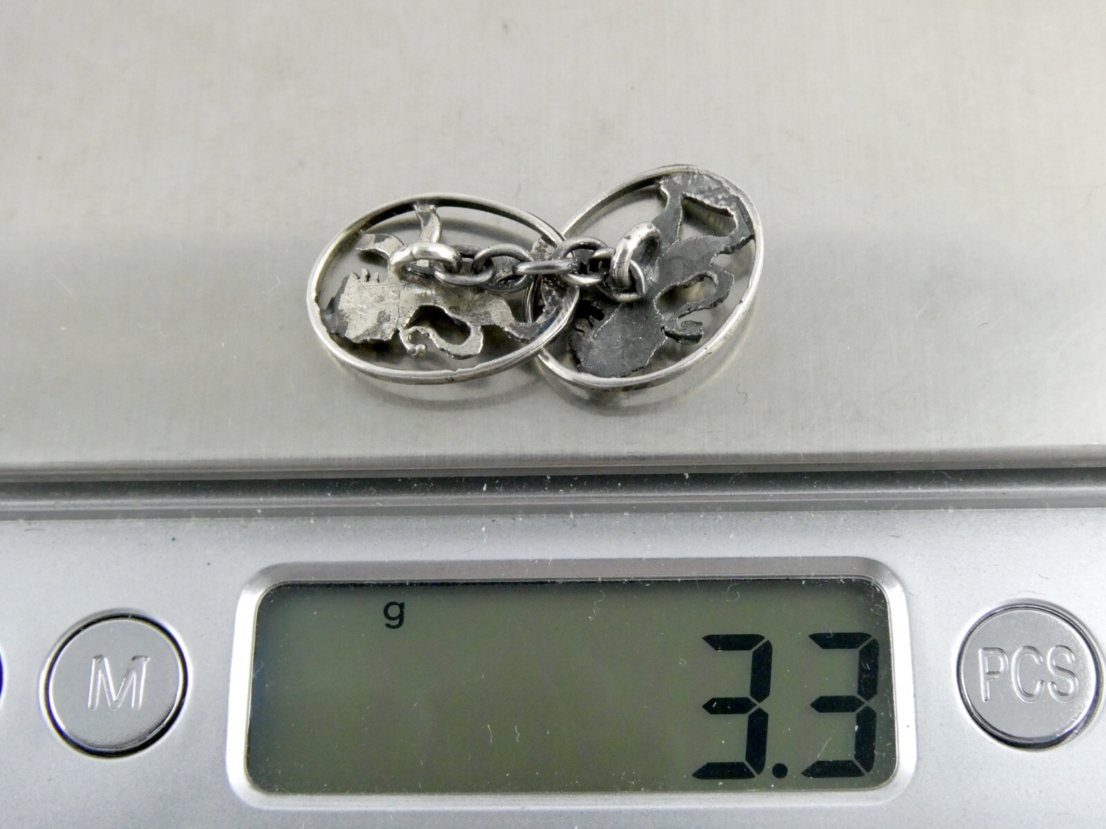 Vintage SINGLE Unmarked Sterling Silver Lion Rampant Cufflink 3.3g 5/8 In Front