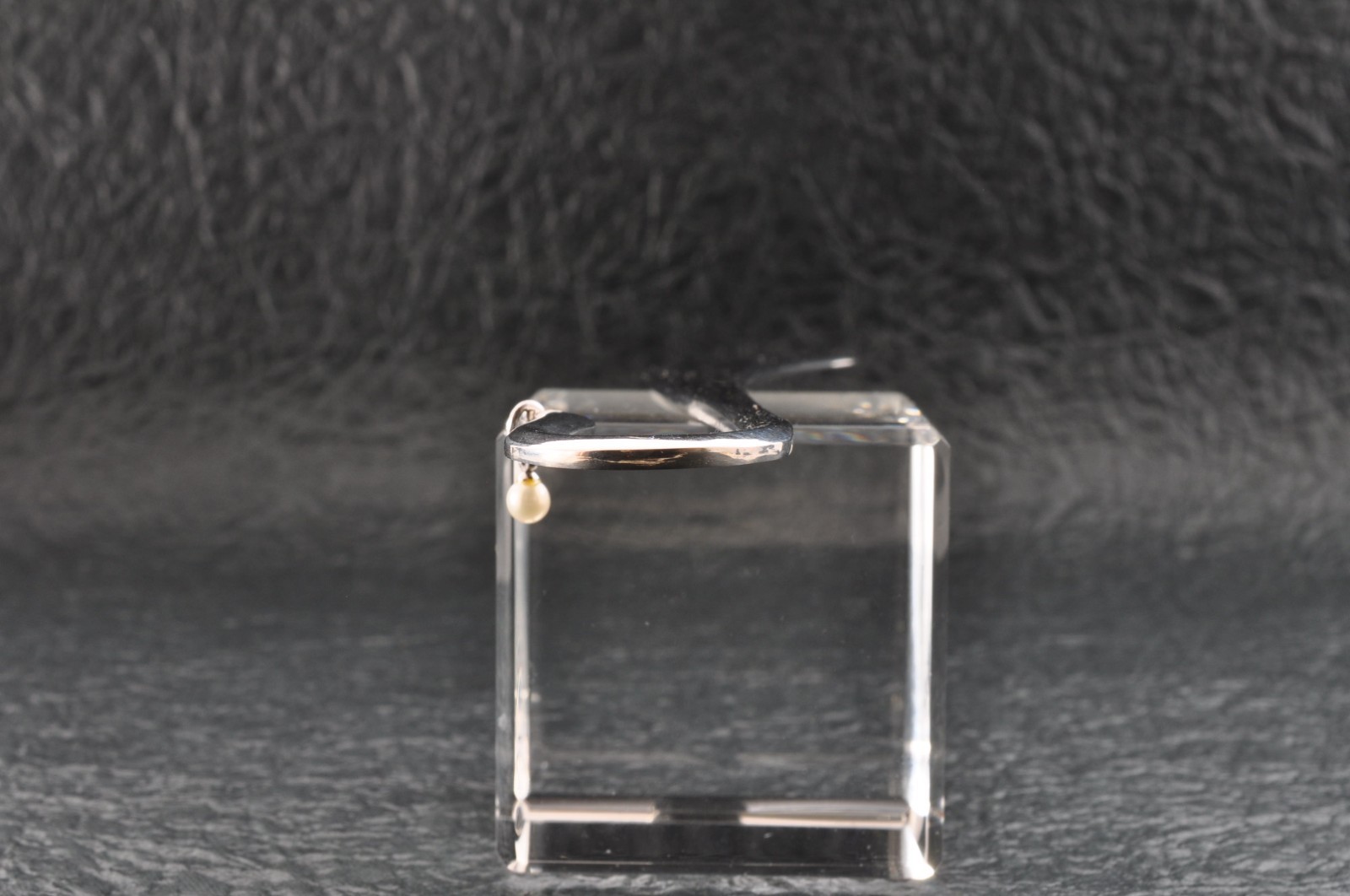 Near mint Japan brand “MIKIMOTO” Akoya pearl bookmark (total 65.0ct) case paper