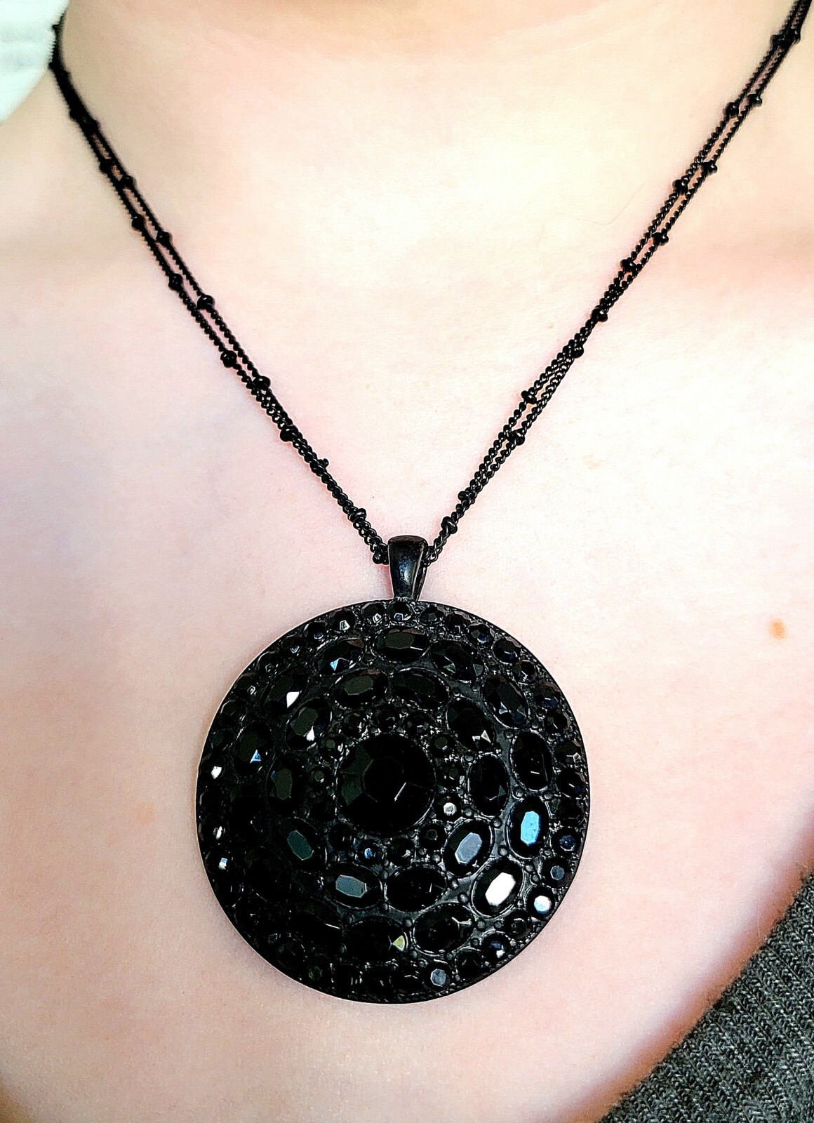 Trifari Round Black Disc Rhinestone Double Strand Chain Necklace 15-17″ Signed