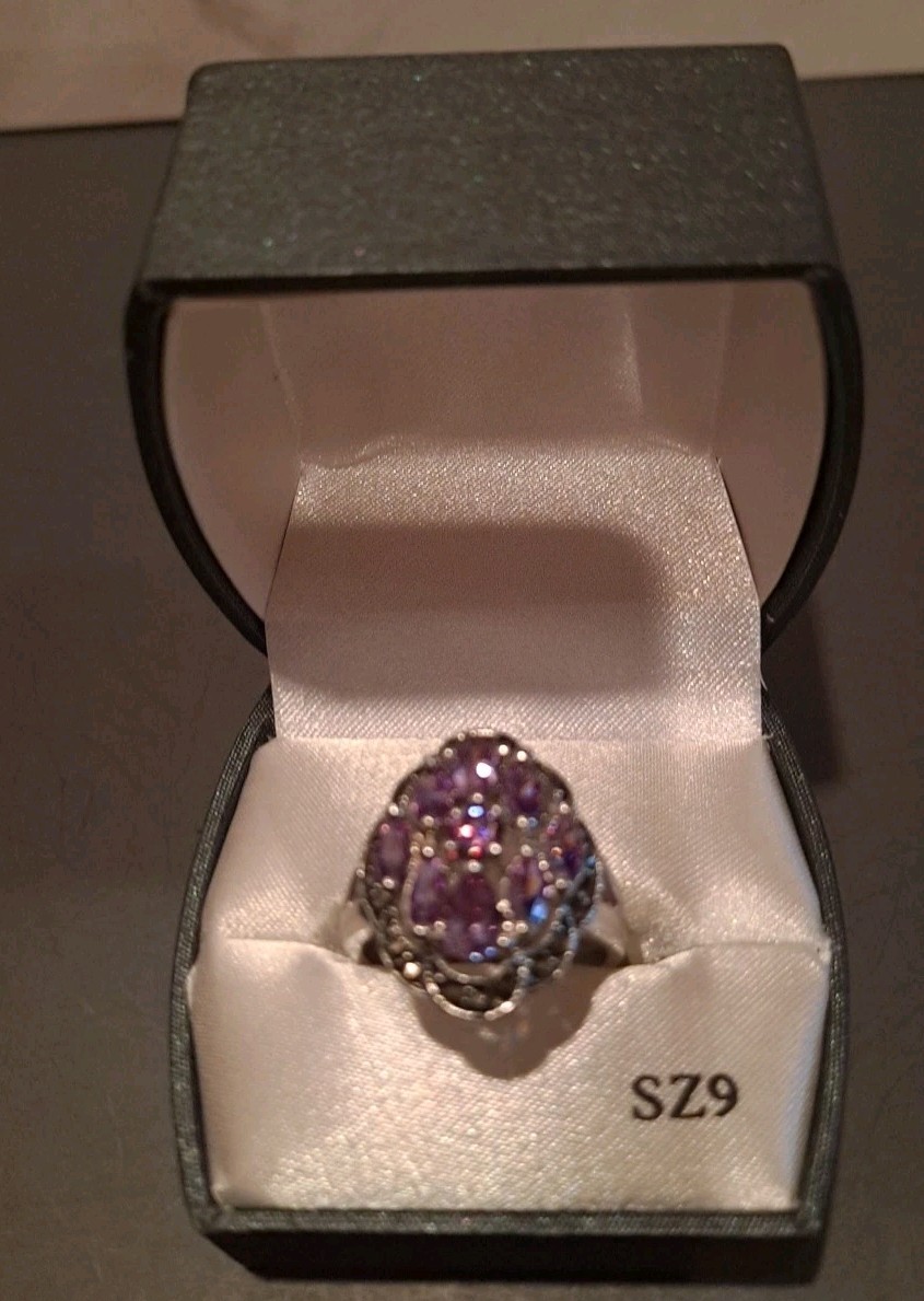 New Lavender Rhinestone Cocktail Ring In Silvertone Setting Size 9