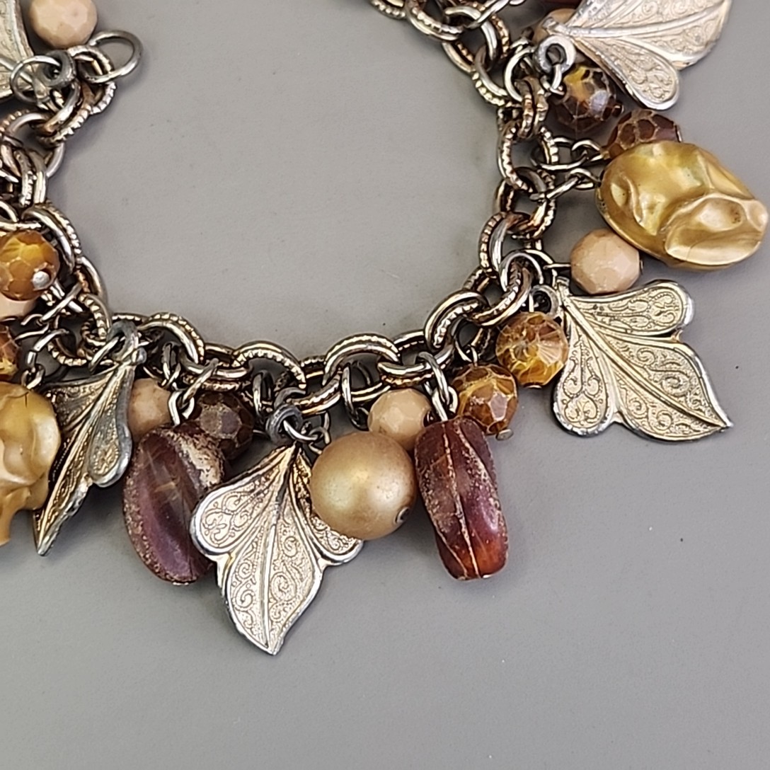 Vintage Charm Bracelet Fall Autumn Brown Bead Gold Tone Leaf Dangles 6.25″