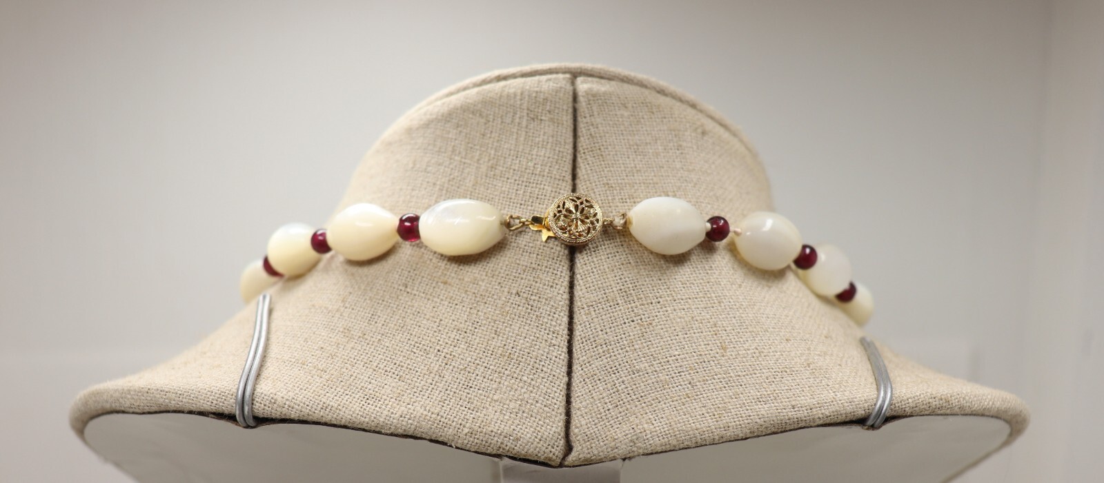 VINTAGE MOTHER OF PEARL & GARNETS HAND KNOTTED BEADED NECKLACE STERLING CLASP