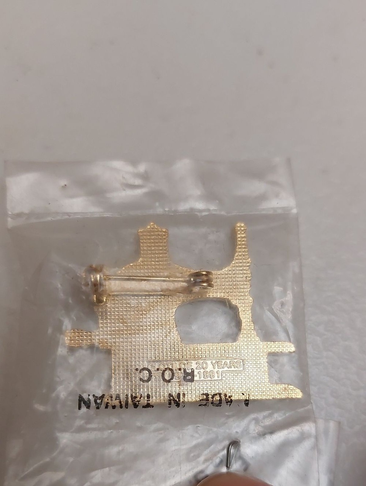 Vtg Collectible Clotilde 1971-1991 Sewing Machine 20 Years Comemorative Brooch