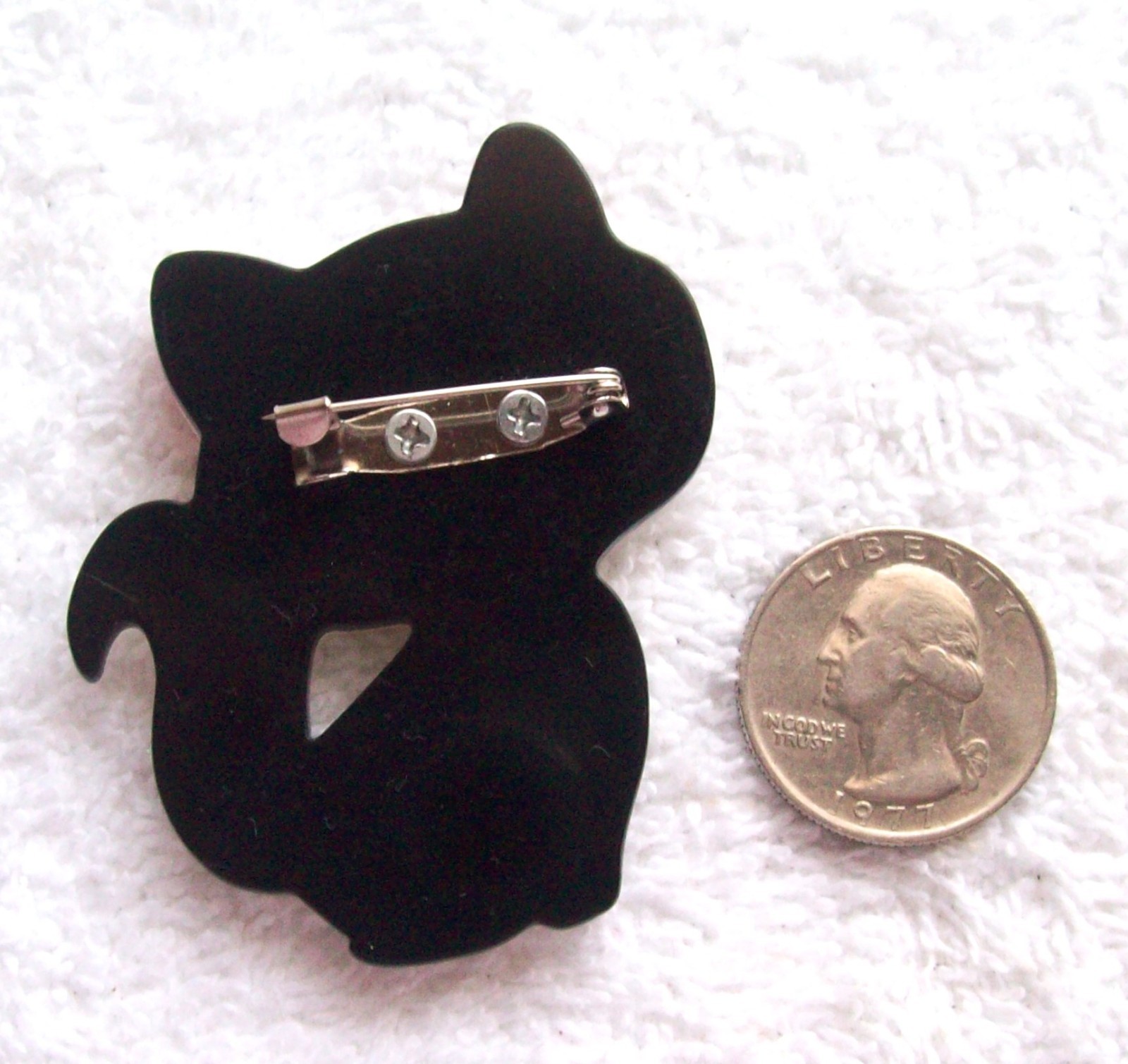 Vintage White Fashionista Cat Layered Acrylic Pin or Brooch – NWOT