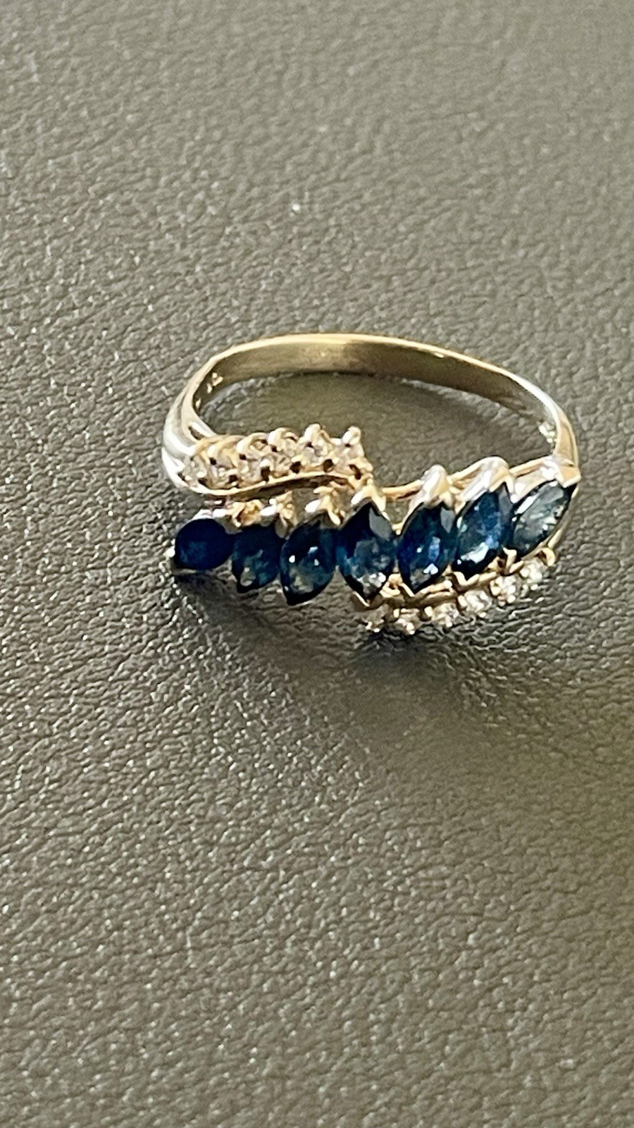 14KT Yellow Gold 0.12CTW Diamond & 1.20CTW Sapphire Ring. S8.25 (BU155)