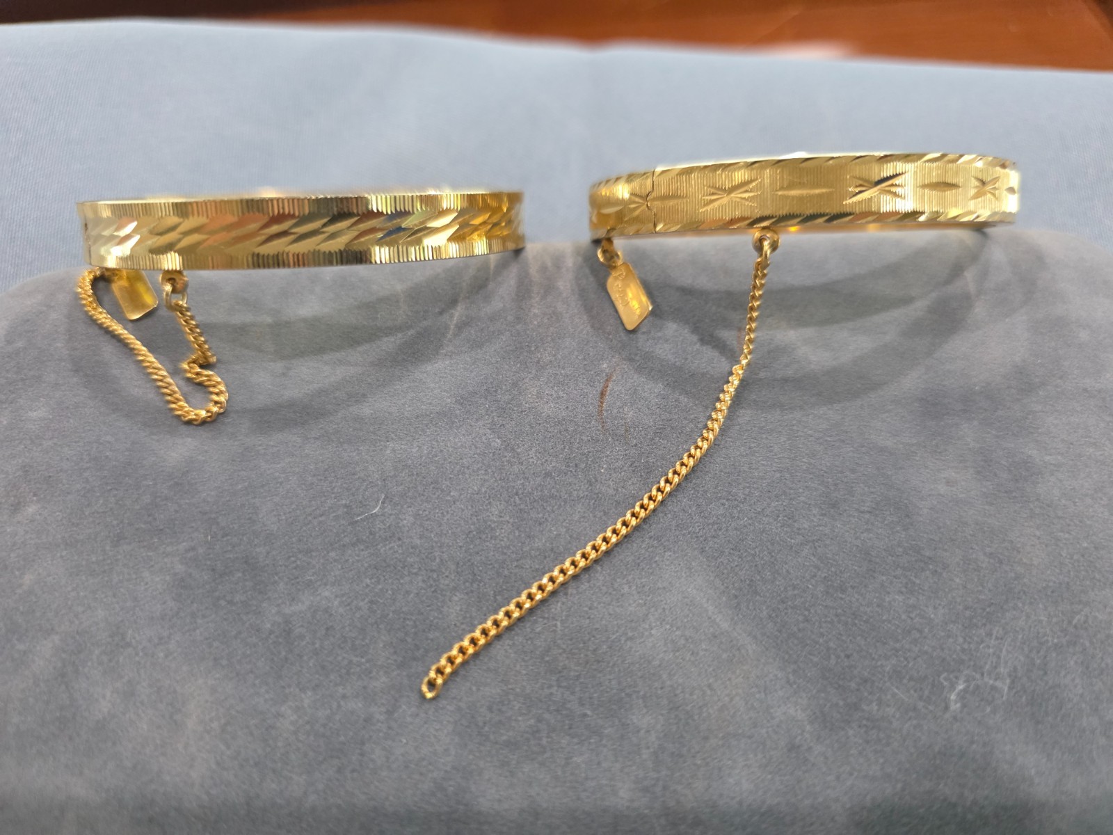 Set of 2 Vintage Roget Etched Brushed Gold Tone Hinge Bangle Bracelet W Germany