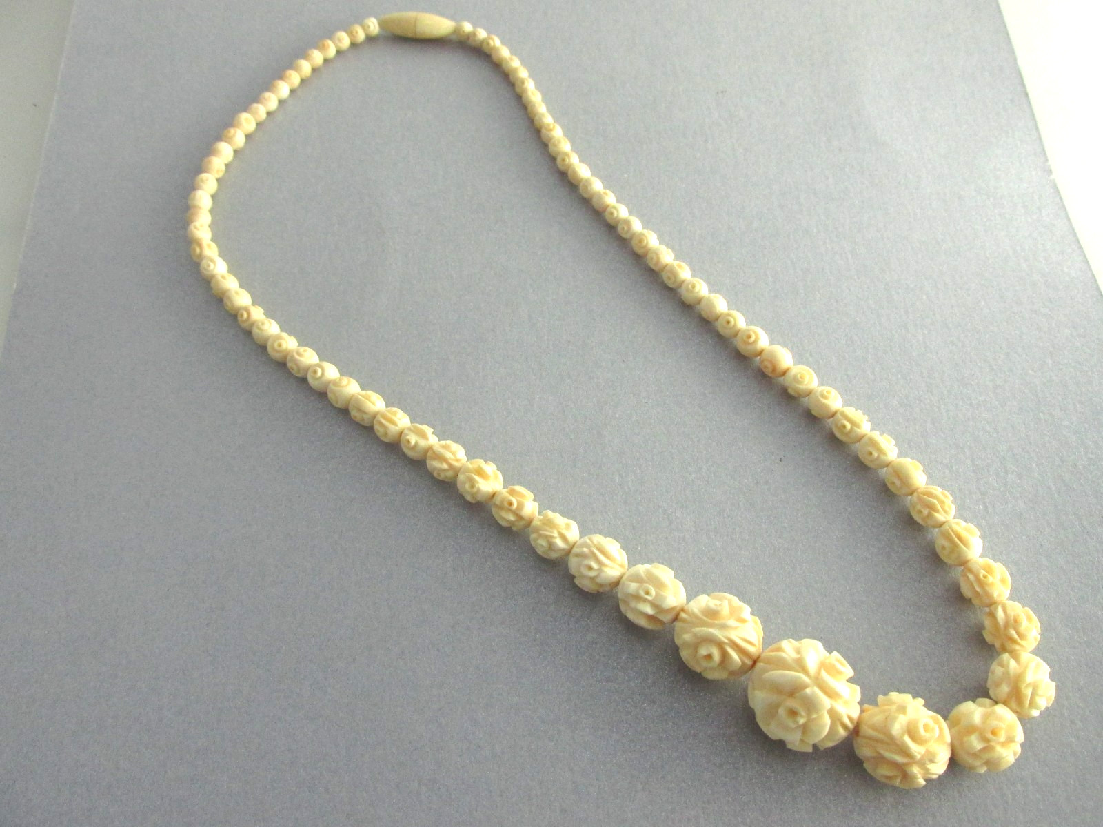 Vintage Celluloid Graduated Carved Rose Bead Necklace 18″ Popcorn Boho Granny