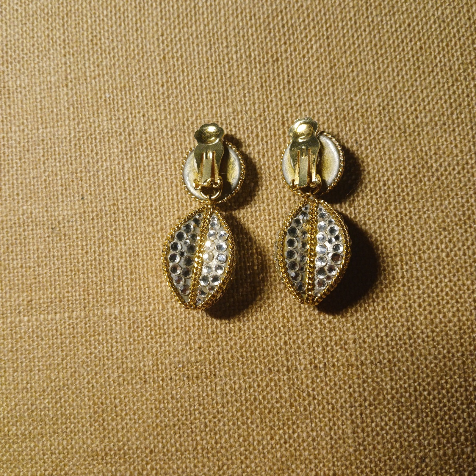 Vintage Richard Kerr Signed Gold Tone Austrian Crystal Clip On Earring Braided