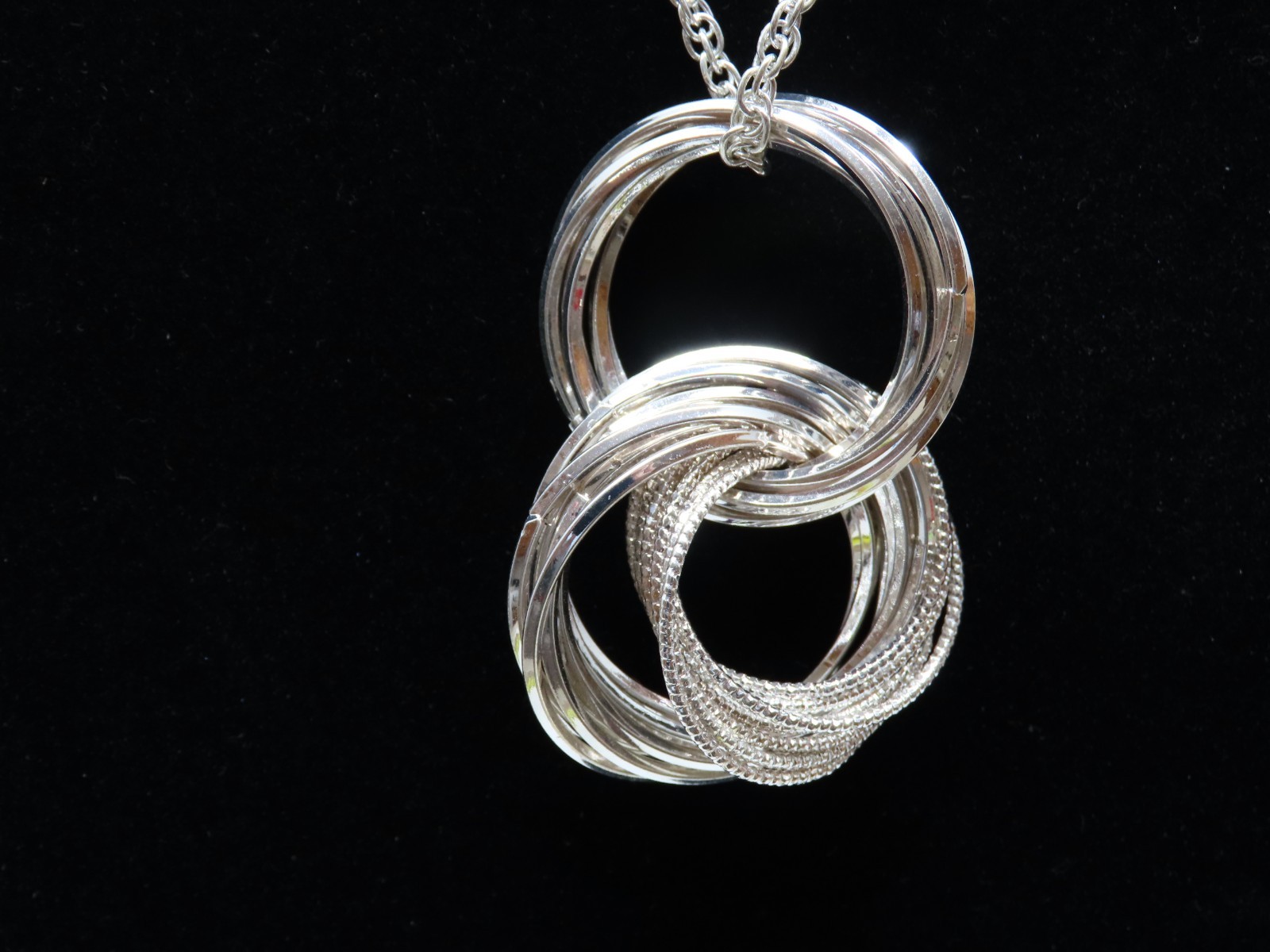 Necklace Pendant Liz Claiborne Vintage Silver Tone Slight Discolor Chain D5372