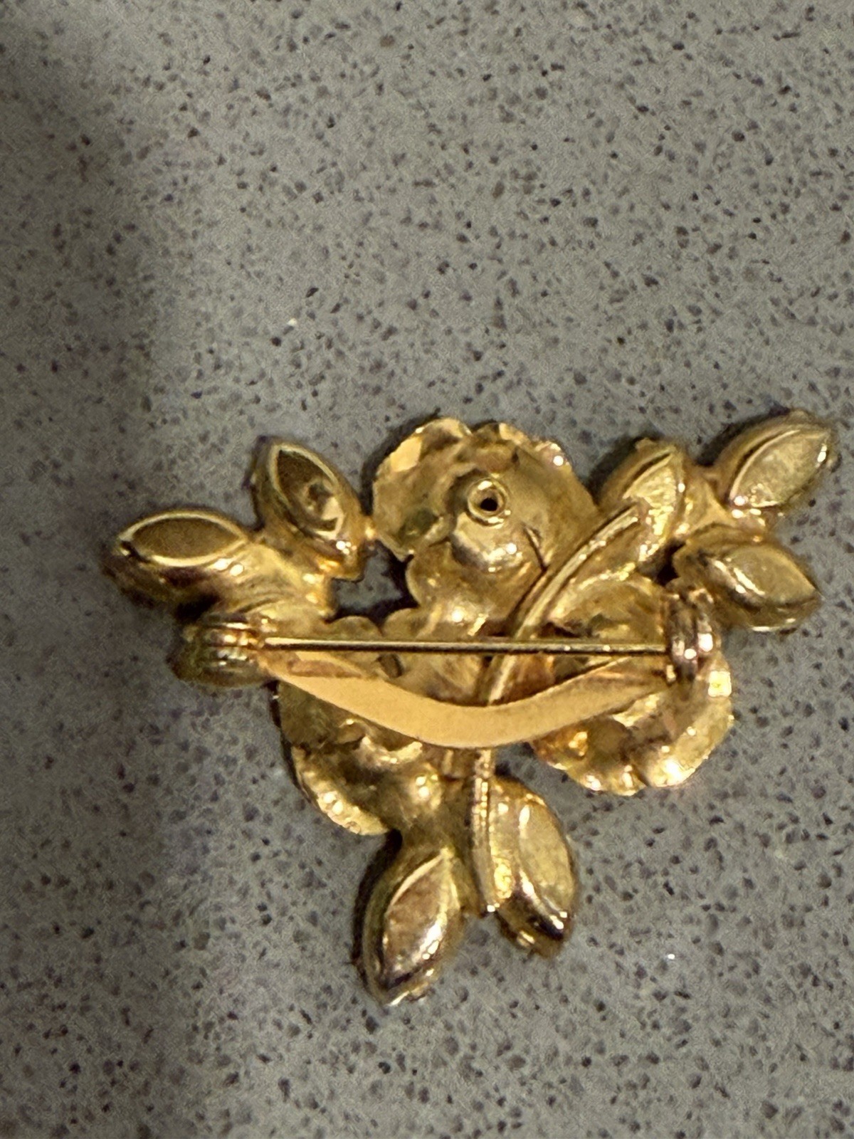 Stunning Austrian Pink Ruby Crystal 3D Gold Tone Roses Quality Vintage Brooch
