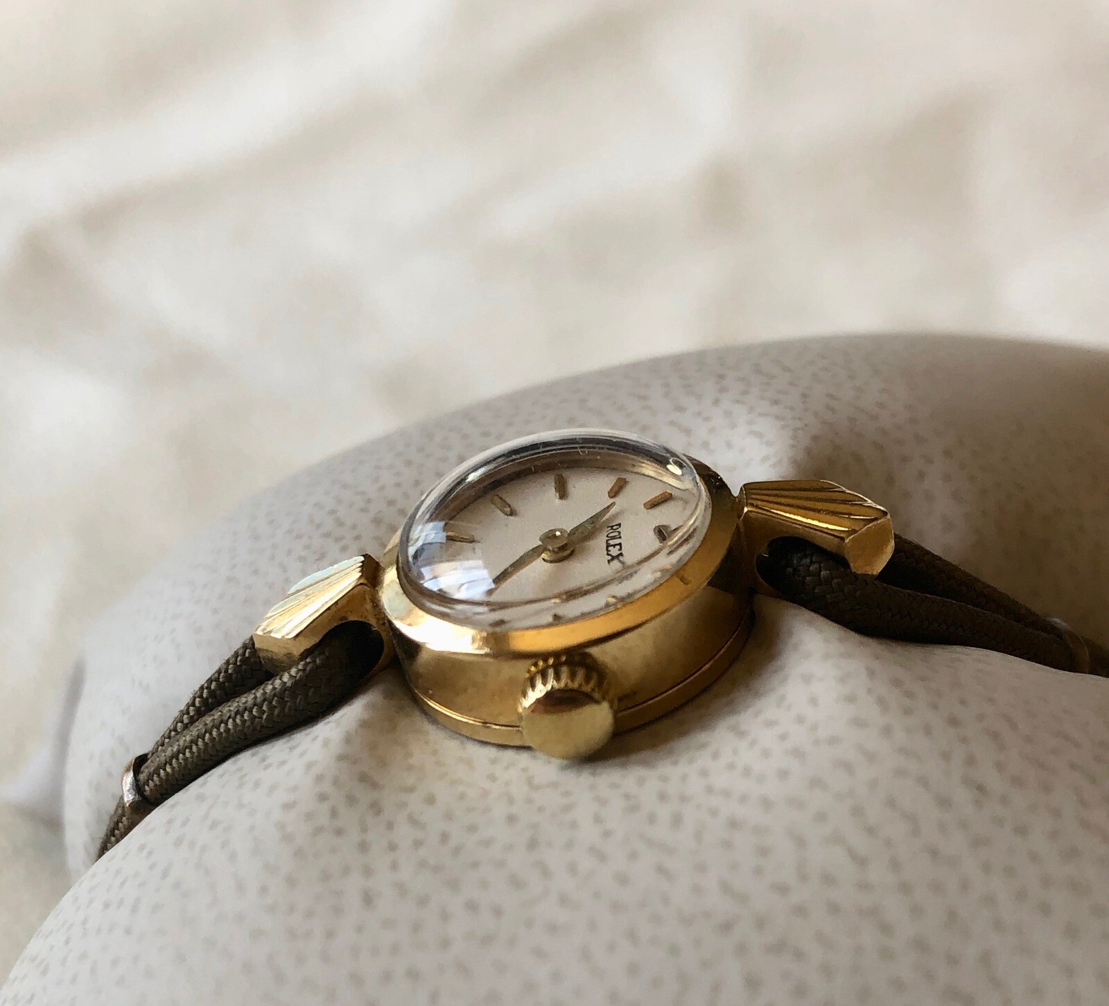 Ladies Rolex Vintage 9060 18k Yellow Gold Hand Wind Watch