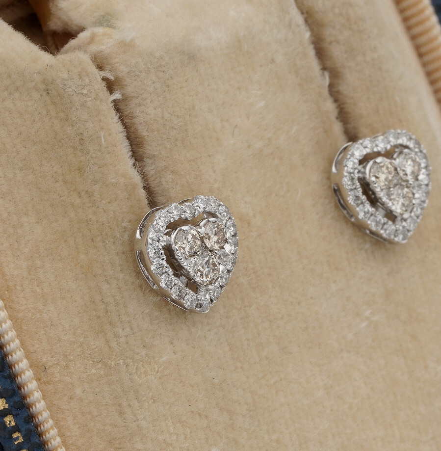 Shiny .60 Ct Brilliant Cut Diamond G/H VVS/VS Heart Stud Earrings 18 KT