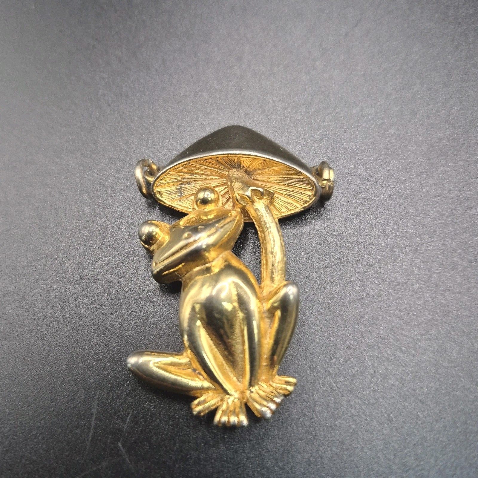VTG Gay Boyer 24k GP Frog Sheltering Under Mushroom Pendant