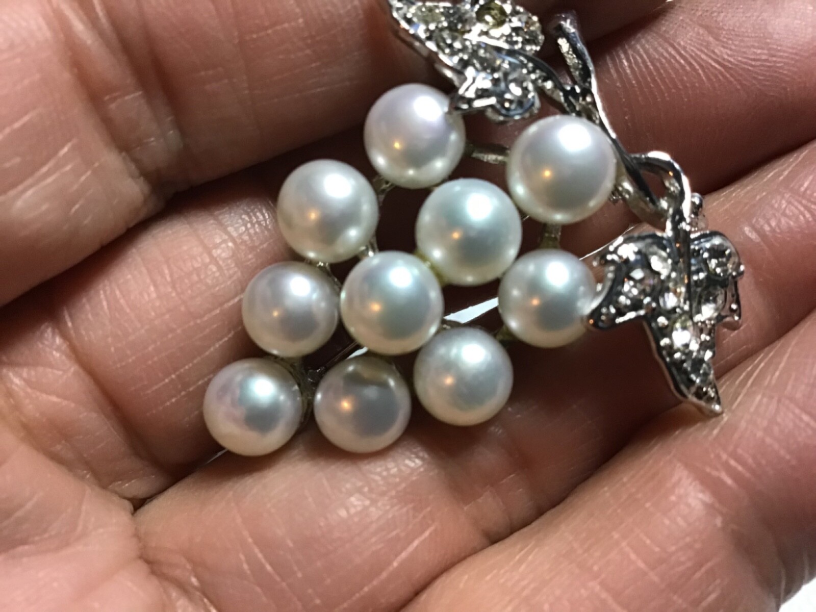 Vintage Rhinestone Pearl & Silver tone Bunch of Grapes Brooch