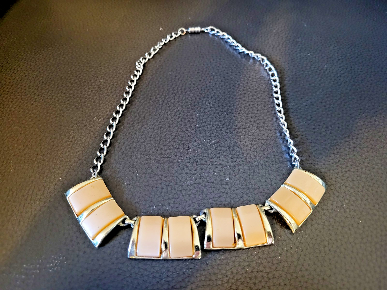 Vintage silver tone Necklace with Peach color stones.