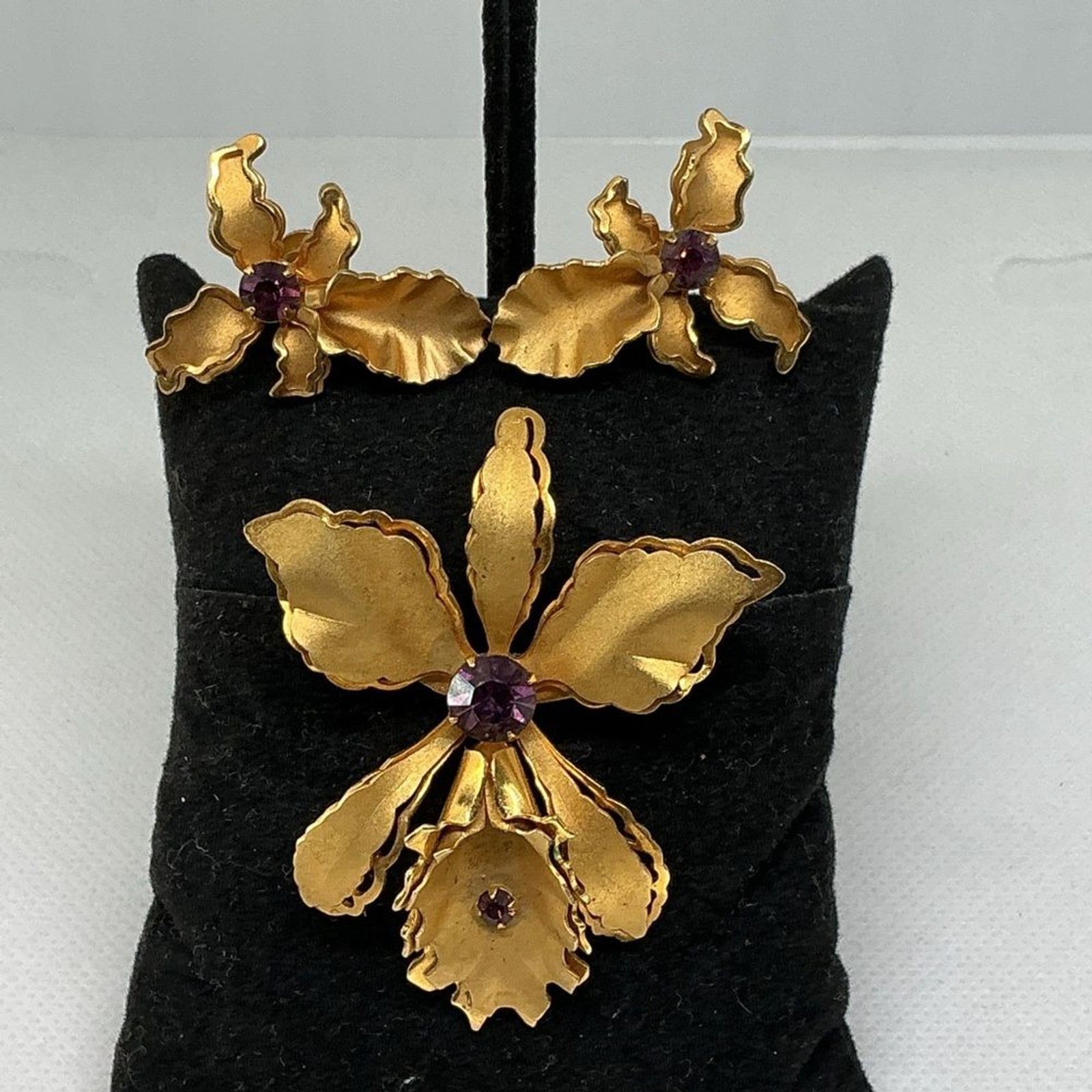 Vintage Bugbee & Niles Gold Tone Purple Rhinestone Orchid Brooch & Earring Set