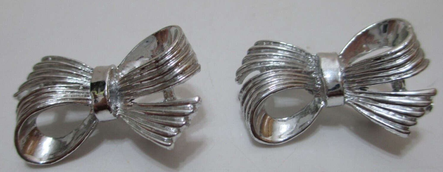 Vintage Gerry’s Brooch Pin Textured Ribbon Bow Silvertone Metal PAIR