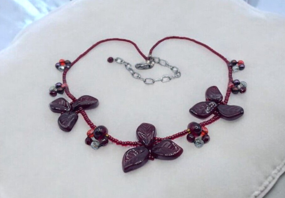 VTG Statement Boho Czech Burgandy Red molded leaves Art Glass necklace 19″