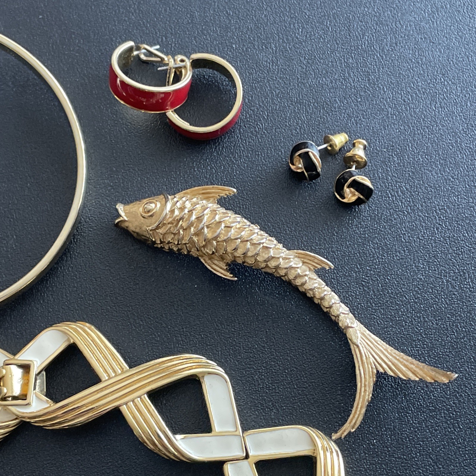 MONET Lot of 19 Pieces Gold & Silver Tone Jewelry Earrings Brooches Necklaces