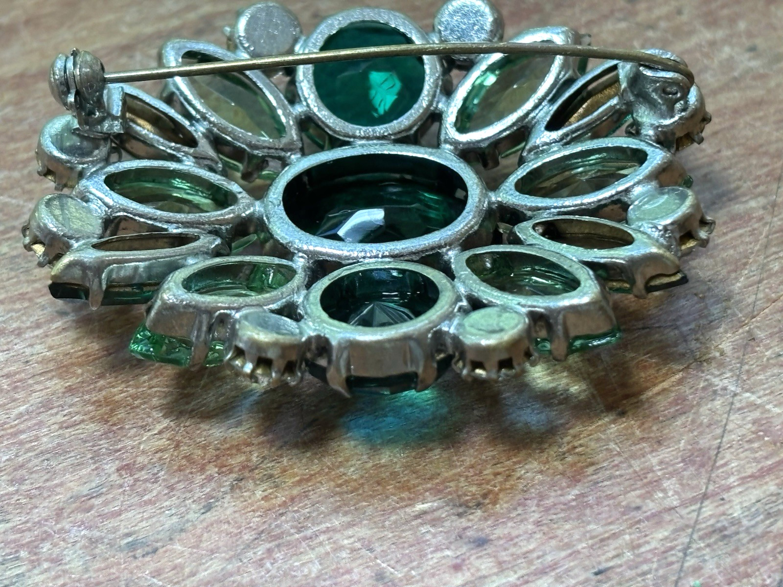 Vintage Silver Tone Green Rhinestone brooch 2″ ac