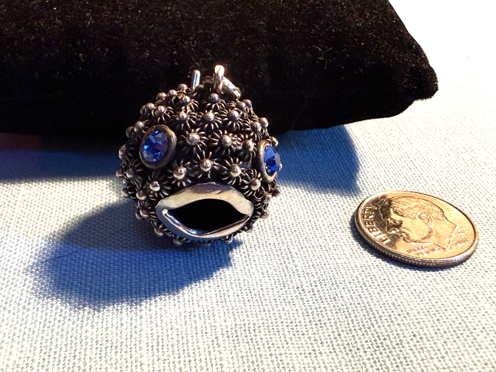 VTG MEXICO CUERA. R.D. EAGLE 17 CANNETILLE FLOWER OPEN MOUTH PUFFER FISH PENDANT