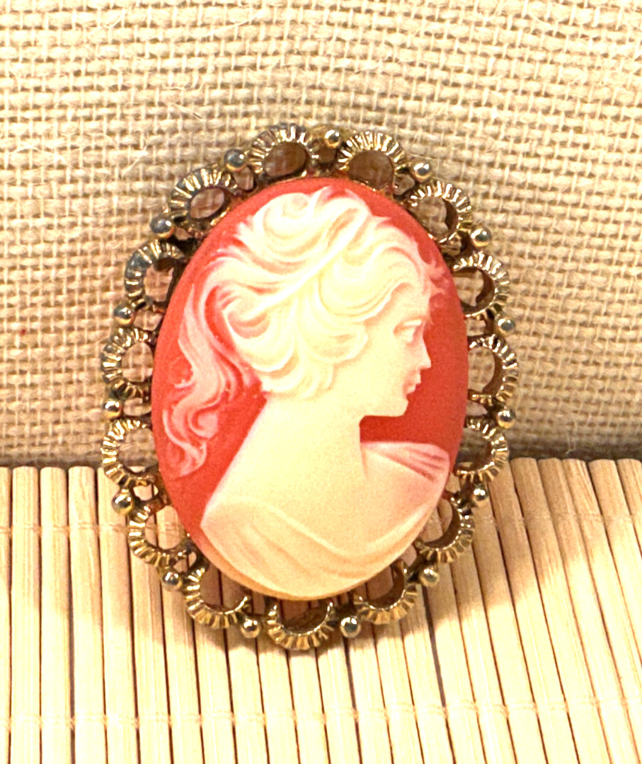 Fashion Pin Cast Gold Tone Cameo Lady Resin Orange Cream Brooch Lot 95B