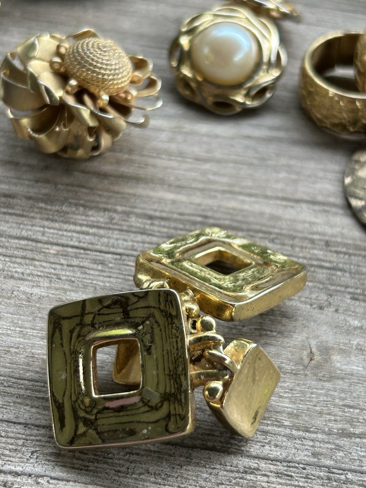 24 Pair Of Vintage Clip-on jewelry Earrings. Stylish 60s-80s Some Name Brands